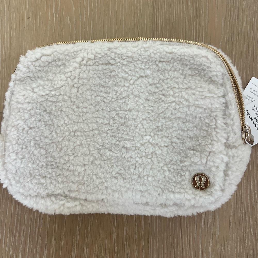 Lululemon everywhere belt bag NWT